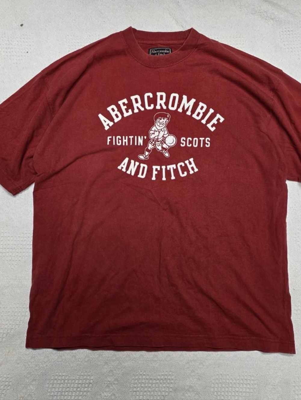 Abercrombie & Fitch Men's Burgundy Short-Sleeve Graphic Tee